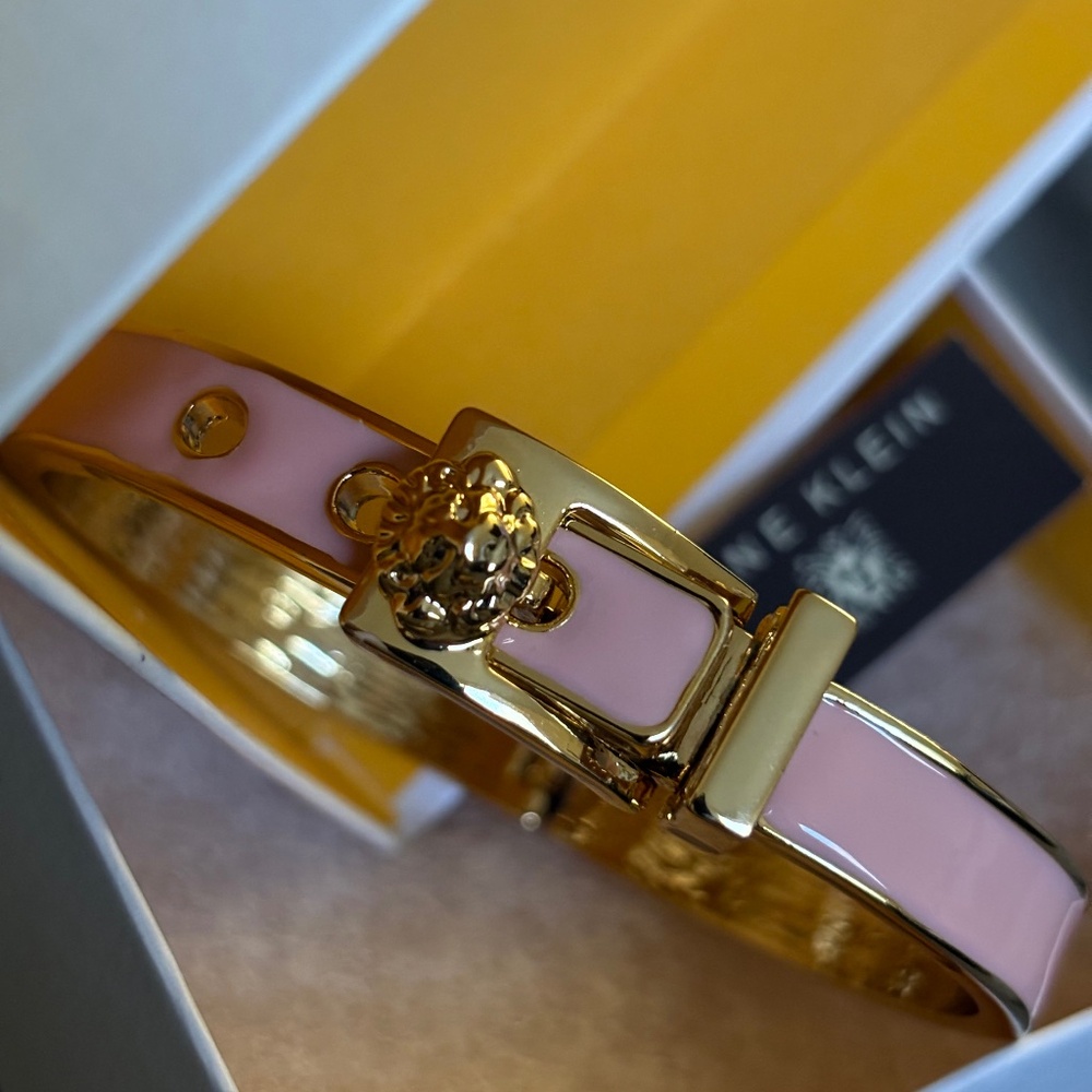 Ann Taylor Gold Tone Bracelet